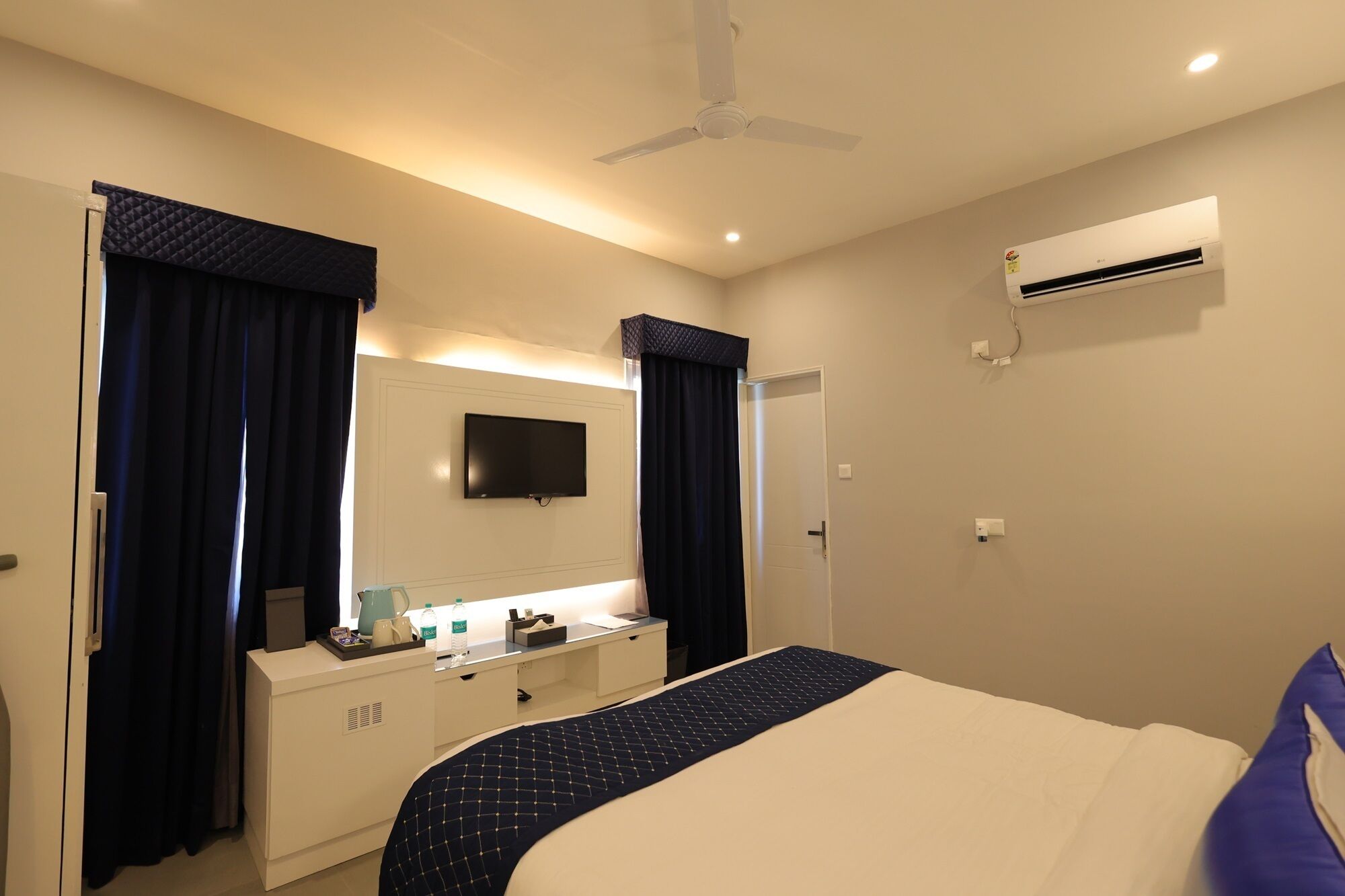 Minibar, in-room safe, iron/ironing board, rollaway beds