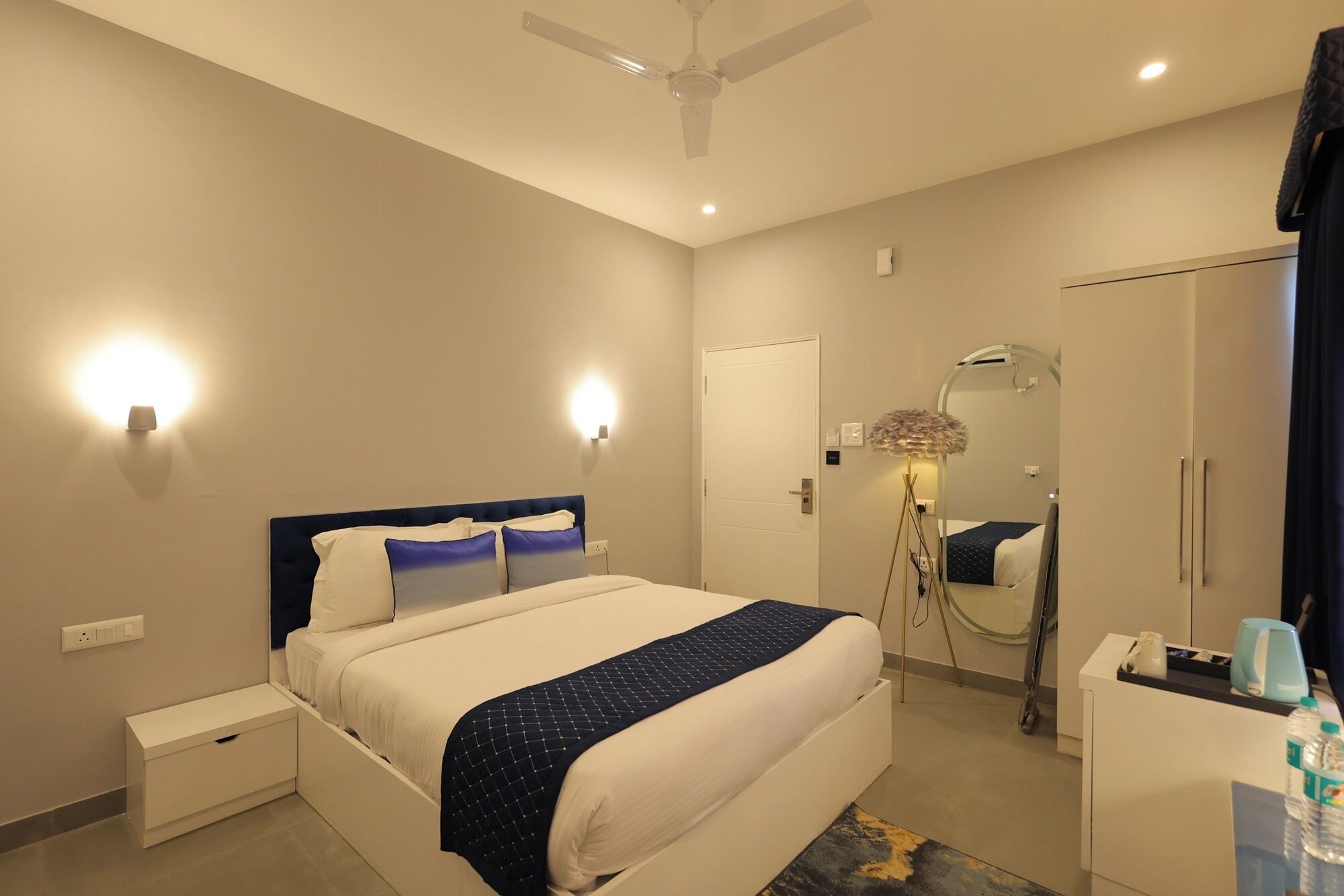 Standard Cottage | Minibar, in-room safe, iron/ironing board, rollaway beds