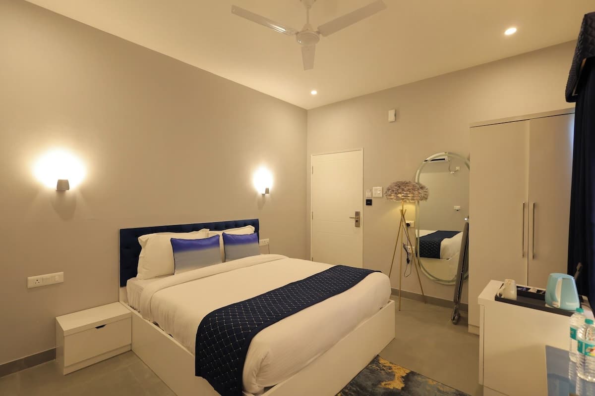 Standard Cottage | Minibar, in-room safe, iron/ironing board, rollaway beds