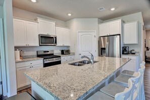 Fridge, microwave, oven, stovetop - Spacious 3 bedroom in desirable community, 2 miles from Bethany Beach. (Ocean View)