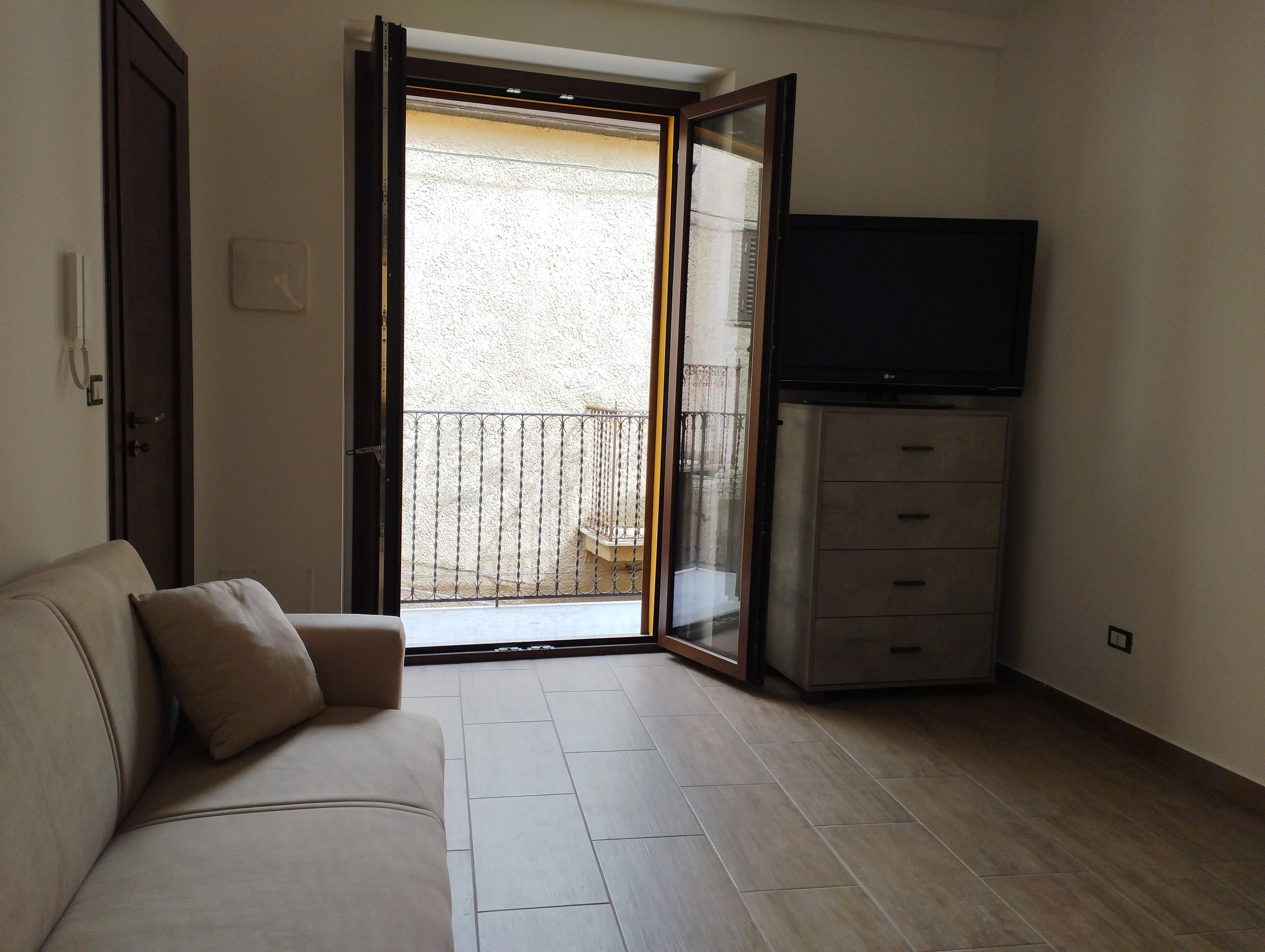 Triple Room, Mountain View | Desk, free WiFi