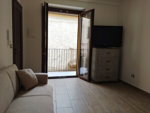 Triple Room, Mountain View | Desk, free WiFi - Corleone bed and breakfast  (Corleone)
