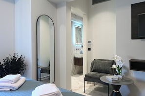 Executive Suite, City View | Bathroom | Shower, hair dryer, slippers, towels