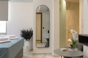 Executive suite, uitzicht op stad | 1 slaapkamer, luxe beddengoed, een strijkplank/strijkijzer, gratis wifi