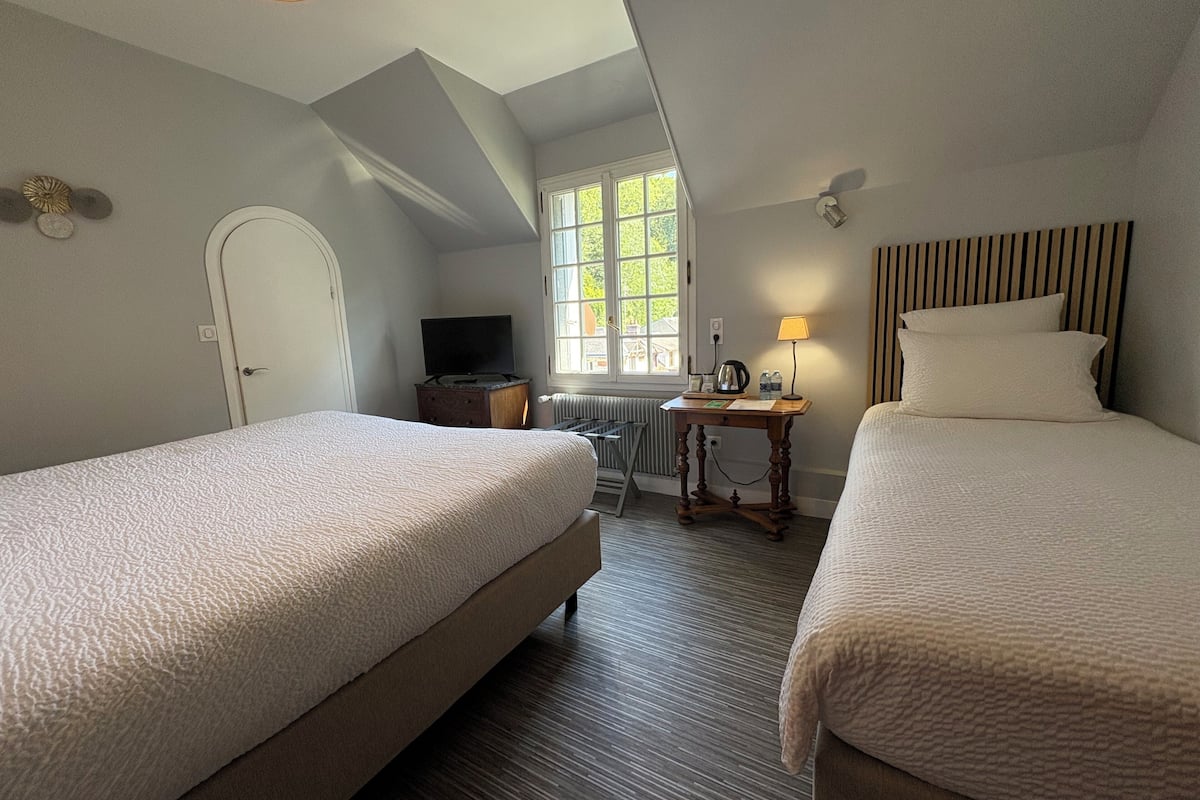 Chambre Triple Confort | 1 chambre, literie de qualité supérieure, matelas mémoire de forme