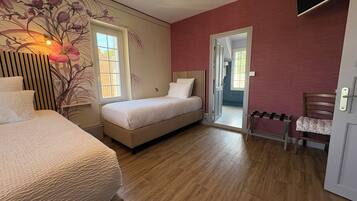 Familiekamer | Luxe beddengoed, bedden met traagschuimmatrassen