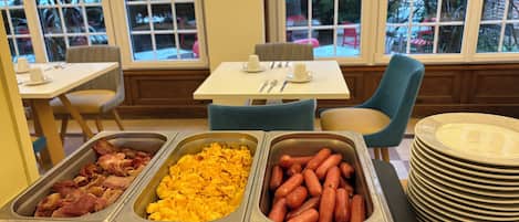 Dagelijks ontbijtbuffet (EUR 20 per persoon)