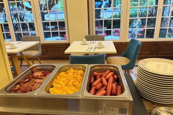 Päivittäinen buffetaamiainen (20 EUR per henkilö)