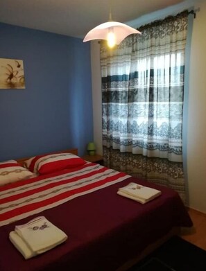 4 bedrooms, WiFi, bed sheets - materada dom sa pogledom (Umag)