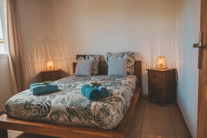 4 habitaciones, tabla de planchar con plancha y cuna de viaje 
