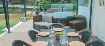 L'ESCAPADE DES HAUTS, spacious villa overlooking the Piton des Neiges.