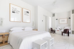TWWO Suite | 1 bedroom, hypo-allergenic bedding, in-room safe, laptop workspace