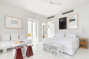 White Suite | 1 dormitorio, ropa de cama hipoalergénica, caja fuerte
