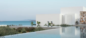 TWWO Antiparos