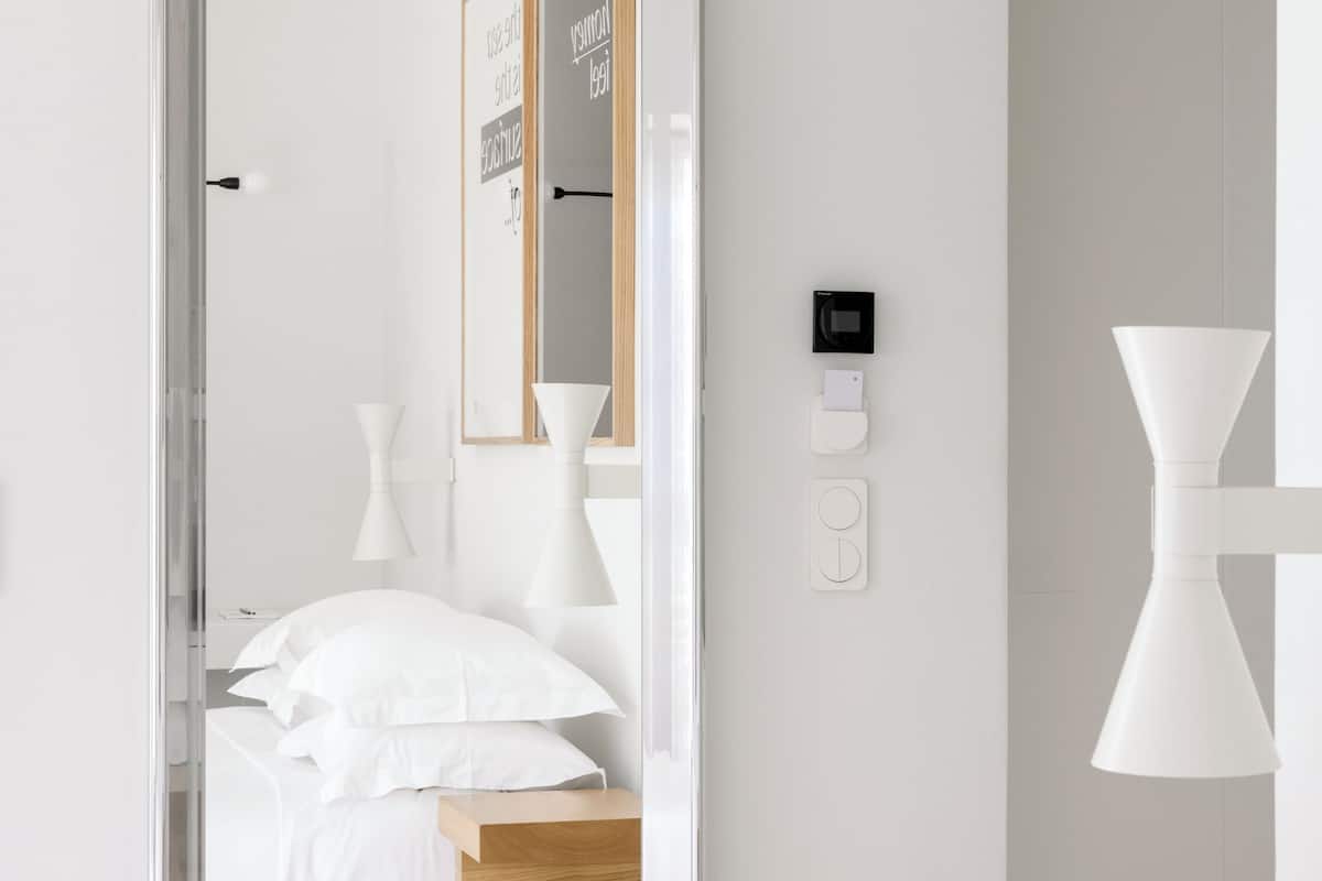 White Suite with Sea View | 1 bedroom, hypo-allergenic bedding, in-room safe, laptop workspace