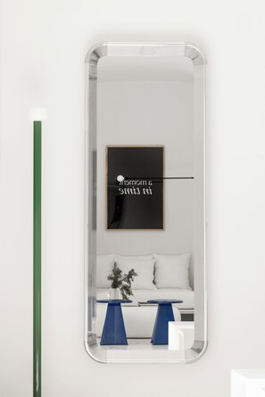 Wisp Suite | 1 dormitorio, ropa de cama hipoalergénica, caja fuerte