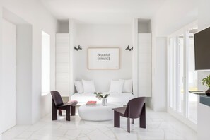 TWWO Suite | 1 dormitorio, ropa de cama hipoalergénica, caja fuerte