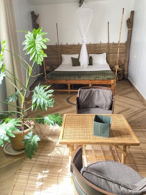3 bedrooms, desk, iron/ironing board, WiFi