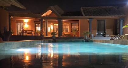 Pleasant waterfront house, swimming pool