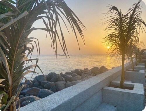 Pleasant waterfront house, swimming pool