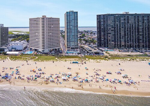 Oceanfront 3rd Floor Condo with Pool just steps from the Atlantic Ocean! Quay #301