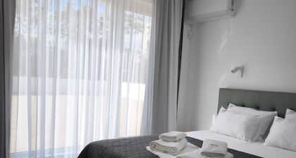 Luxury 12-Bed Villa w/ AC Heated Pool & EV Charger – Near Mostar & Kravice Falls