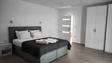 12 Schlafzimmer, Bügeleisen/Bügelbrett, WLAN, Bettwäsche