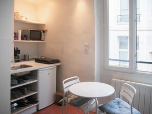 Dining - Bright Studio In The Centre Of Paris (Paris)