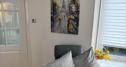 130m2 New House 2024 - 3 Bedrooms - Free Fast Wifi - Free off Street Parking