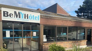 A hotel with a sign reading "BeMYHotel" and a brick facade. - BE MYHOTEL (Évreux)