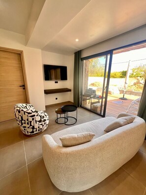 TV - Maison Di Fiori, new rental with swimming pool, near the port (Porto-Vecchio)