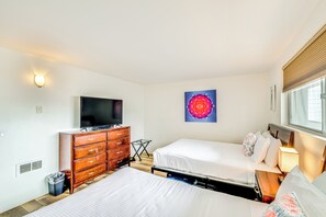 Apartment (1 Bedroom) | Interior - Oceanfront San Diego Getaway: Steps to Beach! (San Diego)