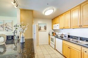 Apartment (1 Bedroom) | Interior - Oceanfront San Diego Getaway: Steps to Beach! (San Diego)