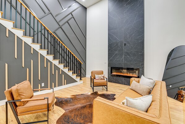 House (4 Bedrooms) | Interior - Spacious Deck: Contemporary Home in Nashville! (Nashville)