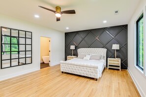 House (4 Bedrooms) | Interior - Spacious Deck: Contemporary Home in Nashville! (Nashville)