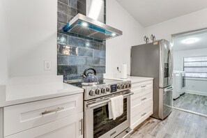 Interior - 9 Mi to Downtown Orlando: Wfh-friendly Retreat (Winter Park)