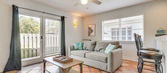 < 1 Mi to Las Olas Boulevard: Cozy Retreat w/ Yard