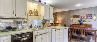 Holiday Island Family Home on 13th Green!