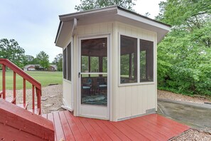 House (2 Bedrooms) | Interior - Holiday Island Family Home on 13th Green! (Eureka Springs)