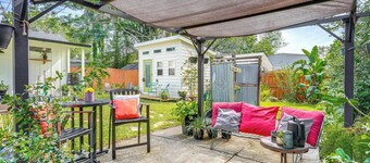 Walk to Parks & Golf: Artsy Bungalow in Lakeland!