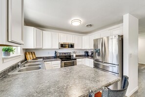 Interior - Updated Family Home w/ Fenced Yard in Yakima! (Yakima)