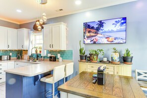 House (2 Bedrooms) | Interior - Island Vibes: Home w/ Fire Pit in Murfreesboro! (Murfreesboro)