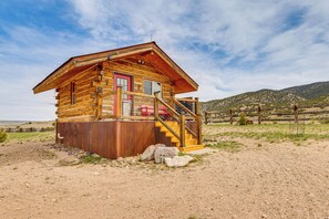 Interior - Sunset & Mtn Views: Rustic Colorado Retreat! (Maybell)