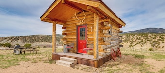 Sunset & Mtn Views: Rustic Colorado Retreat!