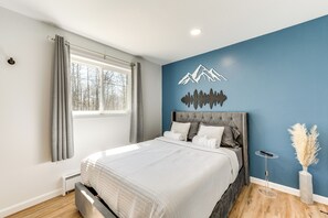 Interior - Poconos Hot Tub Haven! 14 Mi to Camelback Resort (Tobyhanna)