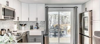 Poconos Hot Tub Haven! 14 Mi to Camelback Resort