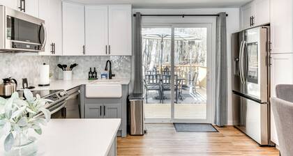 Poconos Hot Tub Haven! 14 Mi to Camelback Resort