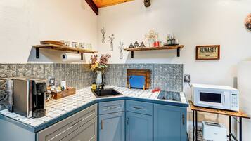 Apartment (0 Bedroom) | Interior