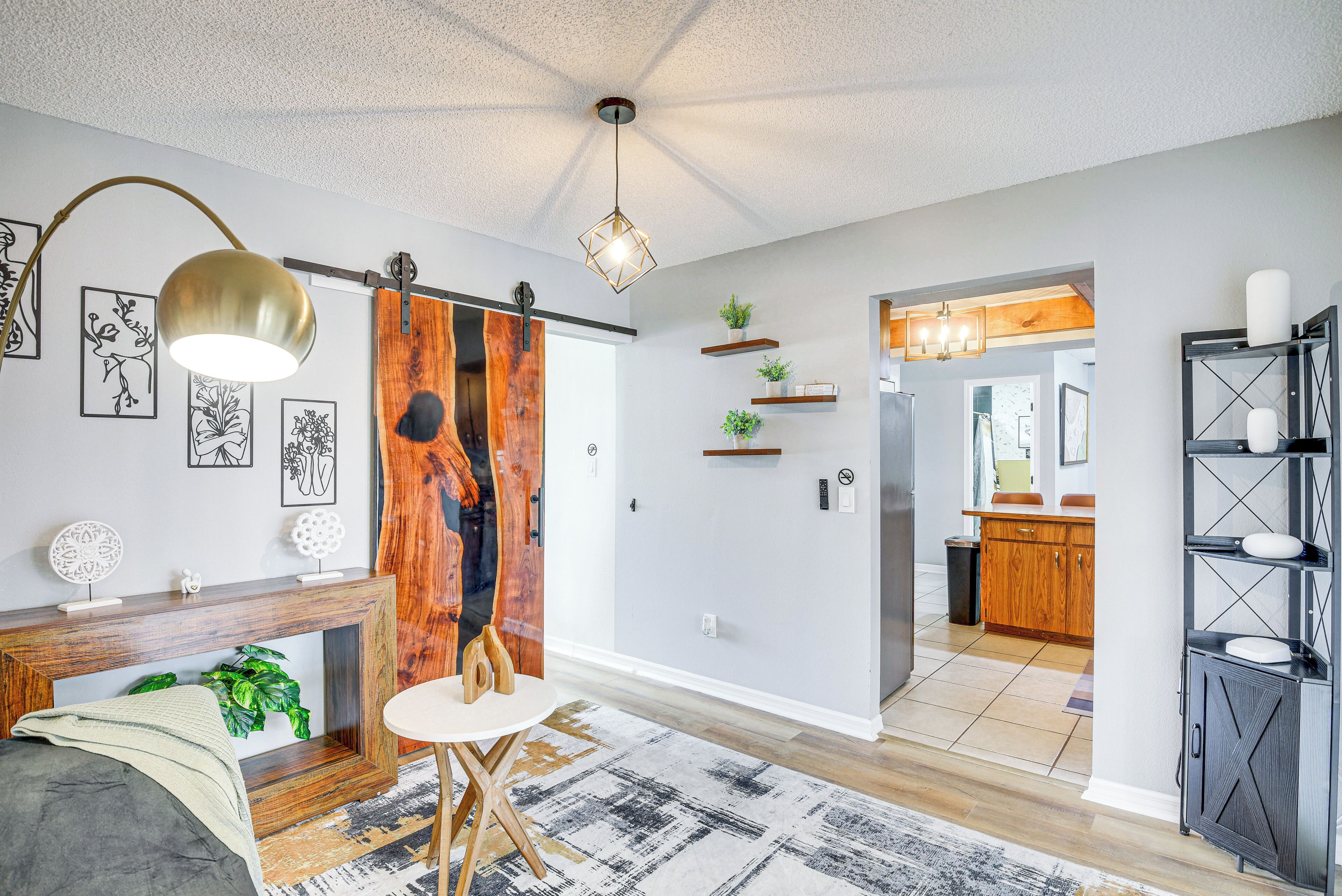 House (5 Bedrooms) | Interior