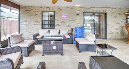 5 Mi to Lake Monroe: Chic Home w/ Saltwater Pool!